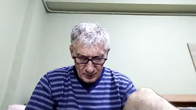 Snapshot of BIGUNCUTHARDCOCK chatting on October 29, 2025, 12:53 am BIGUNCUTHARDCOCK online show from October 29, 2025, 12:53 am