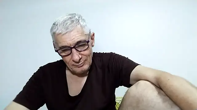 Snapshot of BIGUNCUTHARDCOCK chatting on February 28, 2026, 1:44 pm BIGUNCUTHARDCOCK online show from February 28, 2026, 1:44 pm