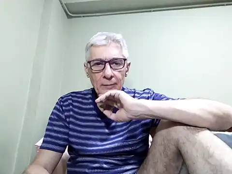 Snapshot of BIGUNCUTHARDCOCK chatting on October 15, 2025, 2:25 pm BIGUNCUTHARDCOCK online show from October 15, 2025, 2:25 pm