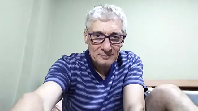 Snapshot of BIGUNCUTHARDCOCK chatting on October 26, 2025, 12:49 pm BIGUNCUTHARDCOCK online show from October 26, 2025, 12:49 pm