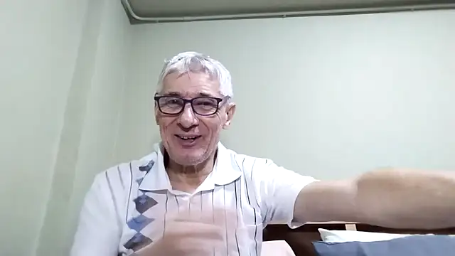 Snapshot of BIGUNCUTHARDCOCK chatting on October 14, 2025, 2:17 pm BIGUNCUTHARDCOCK online show from October 14, 2025, 2:17 pm