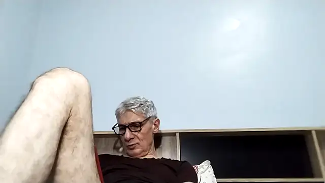 Snapshot of BIGUNCUTHARDCOCK chatting on September 16, 2025, 1:56 pm BIGUNCUTHARDCOCK online show from September 16, 2025, 1:56 pm