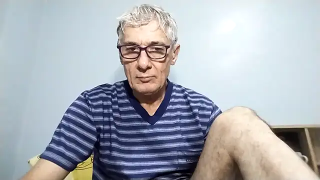 Snapshot of BIGUNCUTHARDCOCK chatting on September 24, 2025, 12:40 am BIGUNCUTHARDCOCK online show from September 24, 2025, 12:40 am