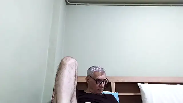 Snapshot of BIGUNCUTHARDCOCK chatting on January 16, 2026, 2:04 am BIGUNCUTHARDCOCK online show from January 16, 2026, 2:04 am