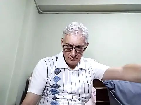 Snapshot of BIGUNCUTHARDCOCK chatting on October 22, 2025, 2:05 pm BIGUNCUTHARDCOCK online show from October 22, 2025, 2:05 pm