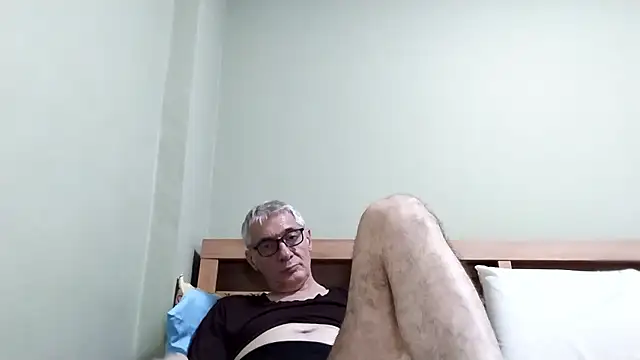 Snapshot of BIGUNCUTHARDCOCK chatting on January 17, 2026, 2:42 pm BIGUNCUTHARDCOCK online show from January 17, 2026, 2:42 pm