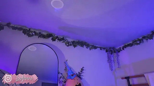 loIijanne online show from February 13, 2026, 12:32 am