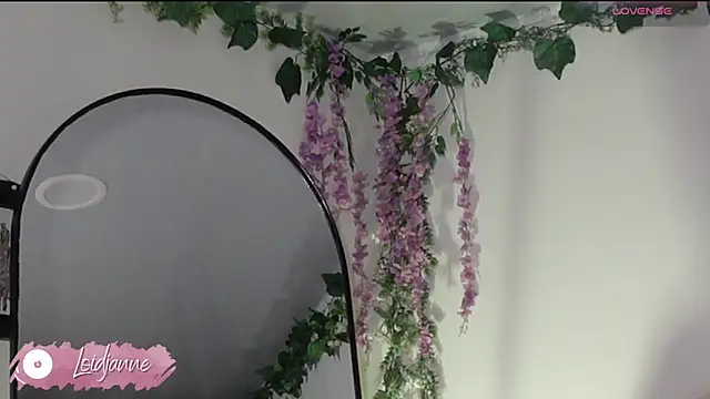 loIijanne online show from September 21, 2025, 4:28 am