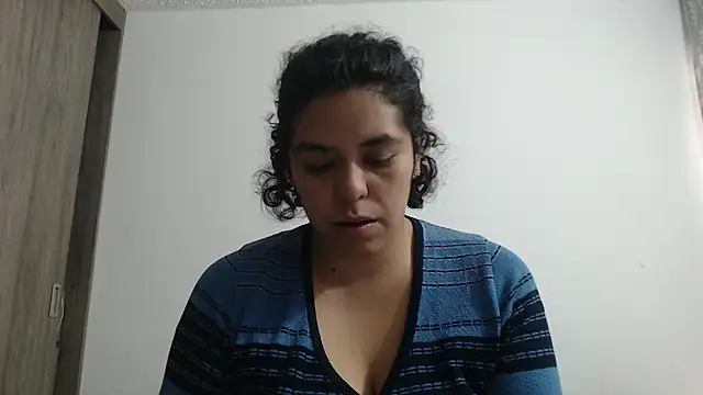 Snapshot of Anne_purple chatting on September 23, 2025, 4:14 pm Anne purple online show from September 23, 2025, 4:14 pm