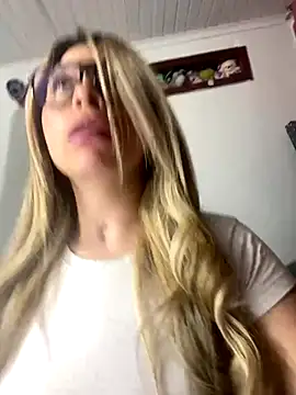 CristalGmez online show from December 4, 2024, 11:41 pm