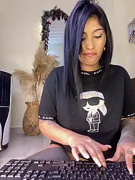 Snapshot of Sweetie_Arianna chatting on February 8, 2025, 9:56 am Sweetie Arianna online show from February 8, 2025, 9:56 am
