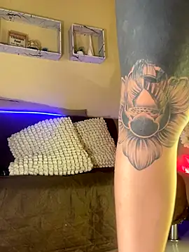 Snapshot of Sweetie_Arianna chatting on November 6, 2025, 6:50 am Sweetie Arianna online show from November 6, 2025, 6:50 am