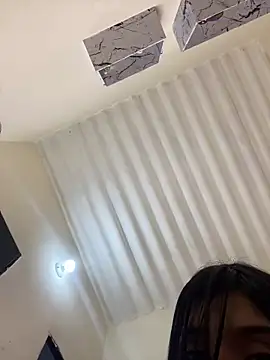 Snapshot of Sweetie_Arianna chatting on February 21, 2025, 6:29 am Sweetie Arianna online show from February 21, 2025, 6:29 am