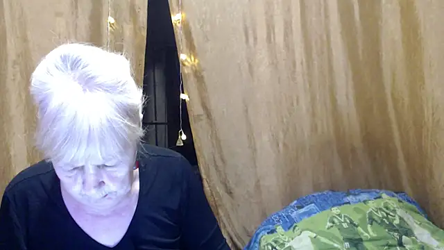  Estelitta 5 online show from January 18, 2025, 6:53 pm