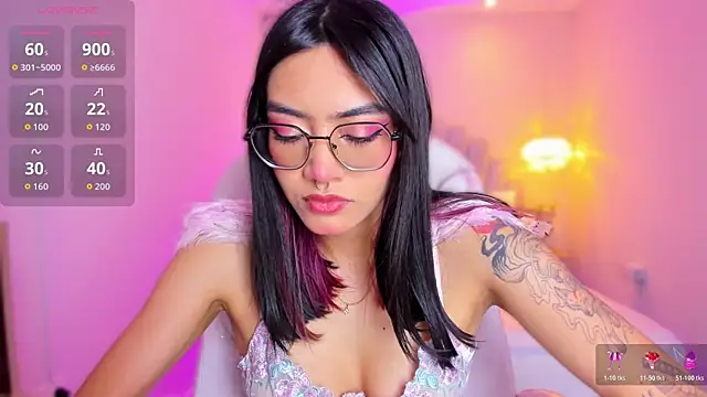 AzuraKindong online show from April 14, 2026, 7:19 pm