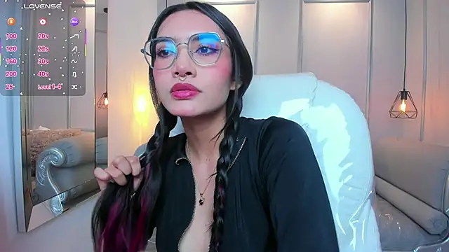 Snapshot of AzuraKindong chatting on October 15, 2025, 7:11 pm AzuraKindong online show from October 15, 2025, 7:11 pm