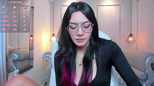 Snapshot of AzuraKindong chatting on October 14, 2025, 7:14 pm AzuraKindong online show from October 14, 2025, 7:14 pm