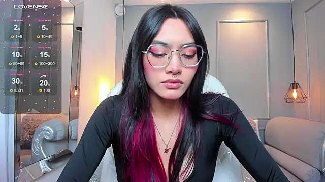 AzuraKindong online show from November 18, 2025, 7:17 pm