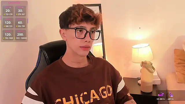 Snapshot of Tomy_Rox chatting on September 19, 2025, 8:02 pm Tomy Rox online show from September 19, 2025, 8:02 pm