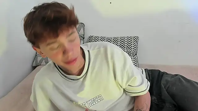 Snapshot of Tomy_Rox chatting on October 5, 2025, 7:32 am Tomy Rox online show from October 5, 2025, 7:32 am