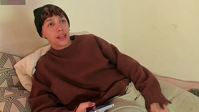 Snapshot of Tomy_Rox chatting on October 13, 2025, 7:37 pm Tomy Rox online show from October 13, 2025, 7:37 pm