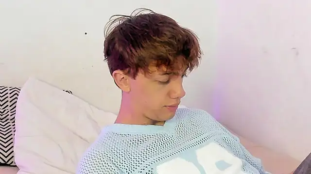 Snapshot of Tomy_Rox chatting on October 22, 2025, 8:30 pm Tomy Rox online show from October 22, 2025, 8:30 pm