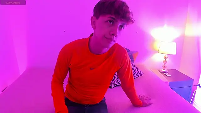 Snapshot of Tomy_Rox chatting on October 7, 2025, 8:32 pm Tomy Rox online show from October 7, 2025, 8:32 pm