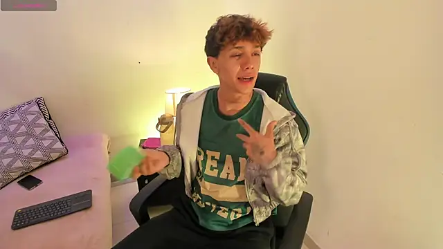 Snapshot of Tomy_Rox chatting on September 28, 2025, 4:19 am Tomy Rox online show from September 28, 2025, 4:19 am