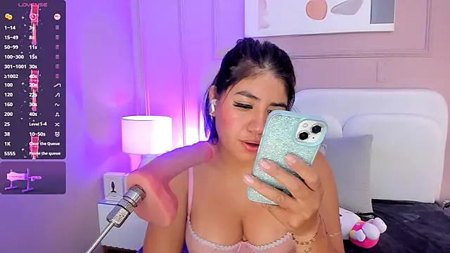 Snapshot of hottie_mine_ chatting on October 18, 2025, 7:27 pm hottie mine online show from October 18, 2025, 7:27 pm