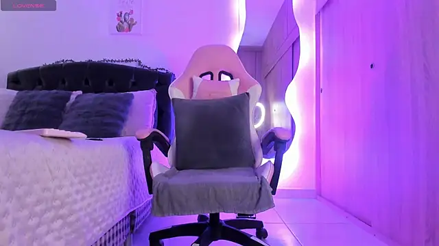 Snapshot of Amaranthaa1 chatting on October 10, 2025, 11:33 am Amaranthaa1 online show from October 10, 2025, 11:33 am