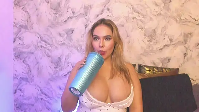 andrea indira20 online show from February 24, 2025, 4:38 am