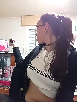 Snapshot of Zorrita_Fox chatting on October 18, 2025, 12:23 am Zorrita Fox online show from October 18, 2025, 12:23 am