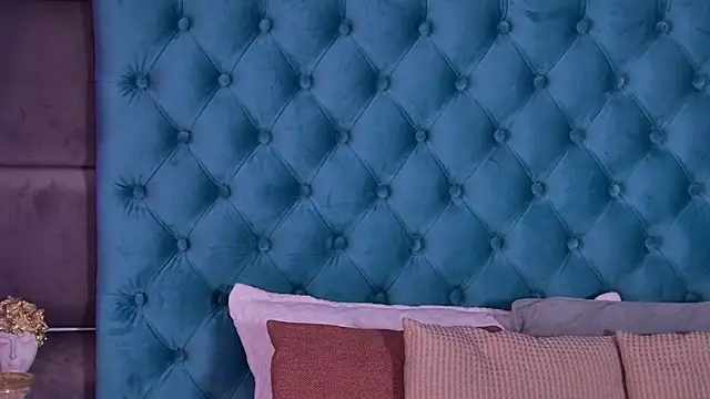 SecretSienna online show from February 28, 2026, 4:23 am