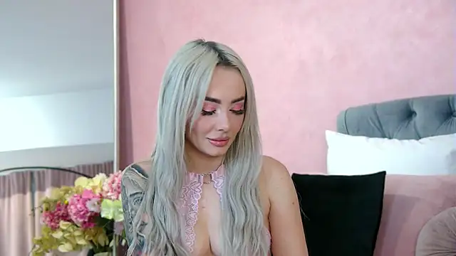 FrancescaMcGray online show from November 11, 2025, 8:42 am