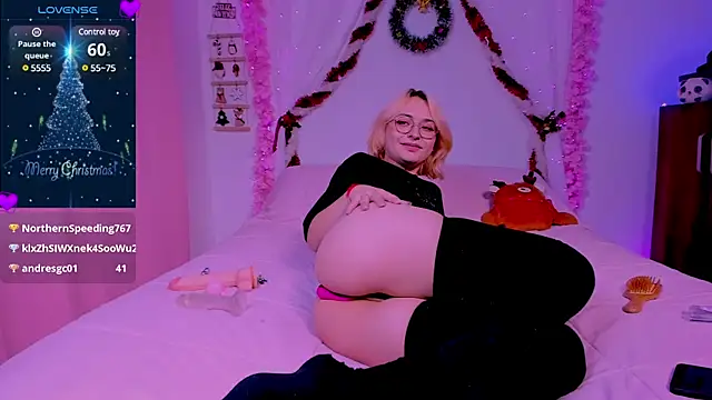 Snapshot of Ahri_howl_sweet chatting on December 19, 2024, 12:34 am Ahri howl sweet online show from December 19, 2024, 12:34 am