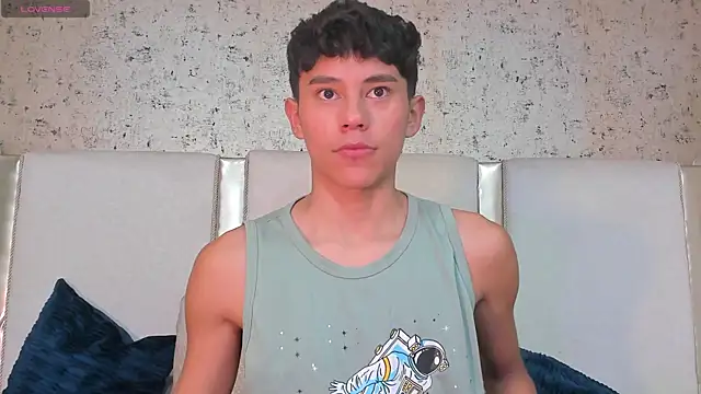 Snapshot of Angel_esteban_fx chatting on March 1, 2025, 4:26 am Angel esteban fx online show from March 1, 2025, 4:26 am