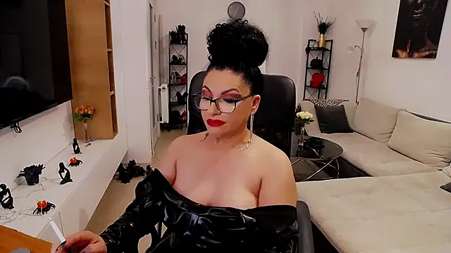 Snapshot of Wicked_Hilde chatting on December 28, 2024, 9:30 pm Wicked Hilde online show from December 28, 2024, 9:30 pm