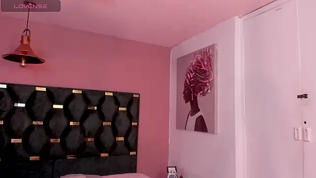 Red lady online show from November 14, 2025, 4:05 am