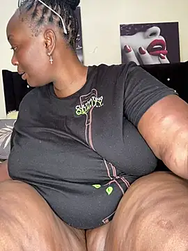 MsWhiteChocolatte online show from February 21, 2025, 1:11 pm