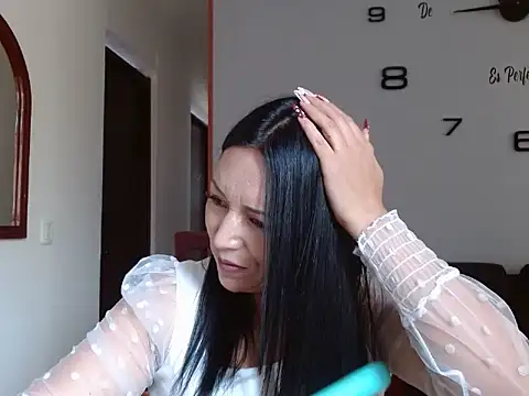 Laura martin  online show from February 28, 2025, 2:20 pm