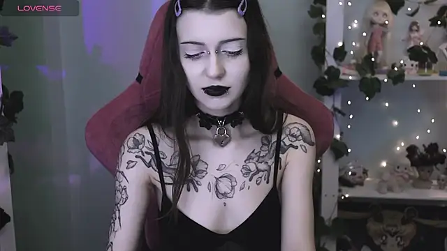 prettybones online show from June 11, 2026, 12:32 am