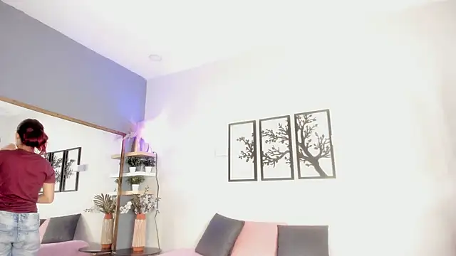 scarlett johs online show from October 15, 2025, 12:46 pm