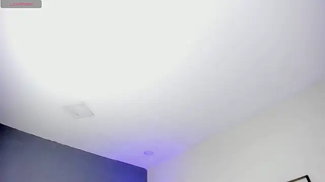 scarlett johs online show from October 14, 2025, 11:22 am