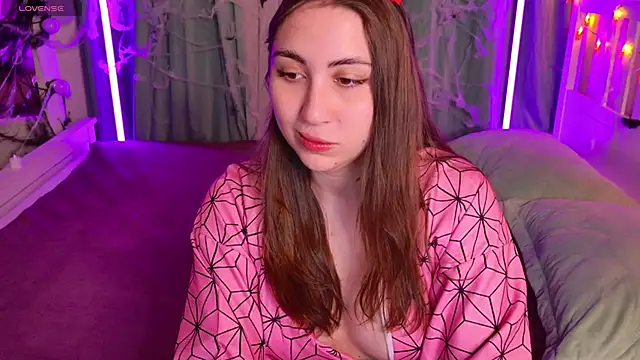 Snapshot of WinryRoss chatting on November 1, 2025, 4:52 am WinryRoss online show from November 1, 2025, 4:52 am