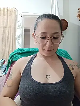 Snapshot of emilypoppy3 chatting on June 10, 2026, 7:04 pm emilypoppy3 online show from June 10, 2026, 7:04 pm