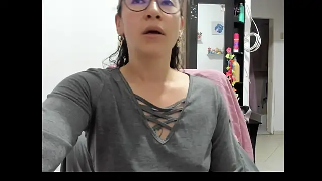 emilypoppy3 online show from March 27, 2026, 9:27 pm