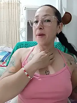Snapshot of emilypoppy3 chatting on June 4, 2026, 7:29 pm emilypoppy3 online show from June 4, 2026, 7:29 pm