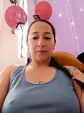 Snapshot of emilypoppy3 chatting on June 17, 2026, 7:35 pm emilypoppy3 online show from June 17, 2026, 7:35 pm