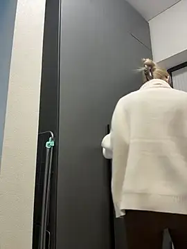 Snapshot of NewLale chatting on January 8, 2026, 3:56 am NewLale online show from January 8, 2026, 3:56 am