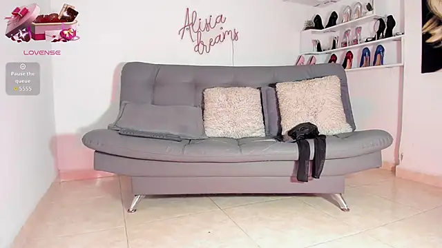 alisiadreams22 online show from May 21, 2026, 7:33 pm